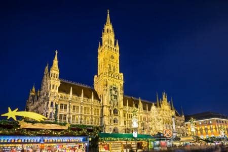 _city_hall_and_christmas_market_at_night_in_munich_resized