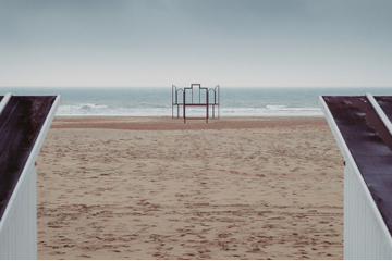 belgium-ostend-beach-altar-art