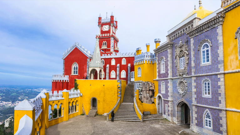 El colorido Palacio de Pena en Sintra, Portugal